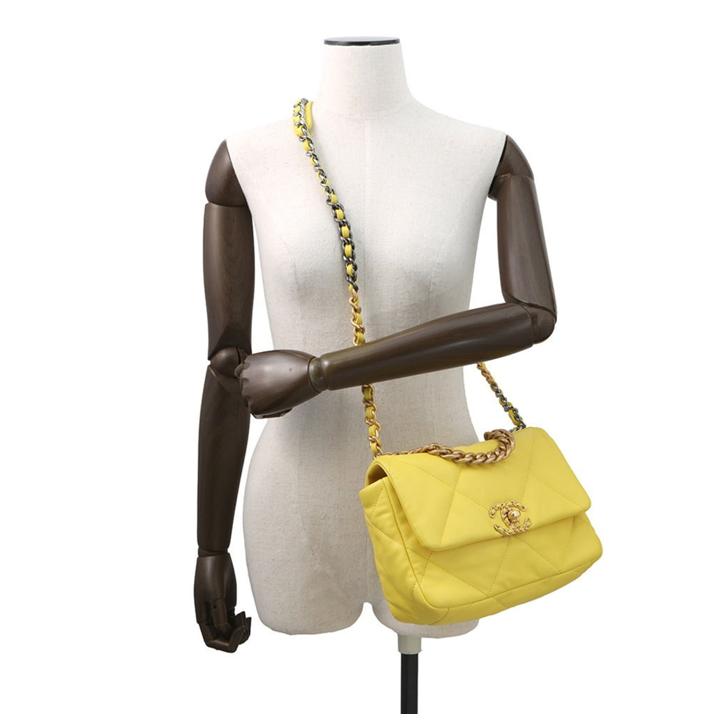 Chanel Matelasse Yellow Leather Shoulder Bag (Pre-Owned)