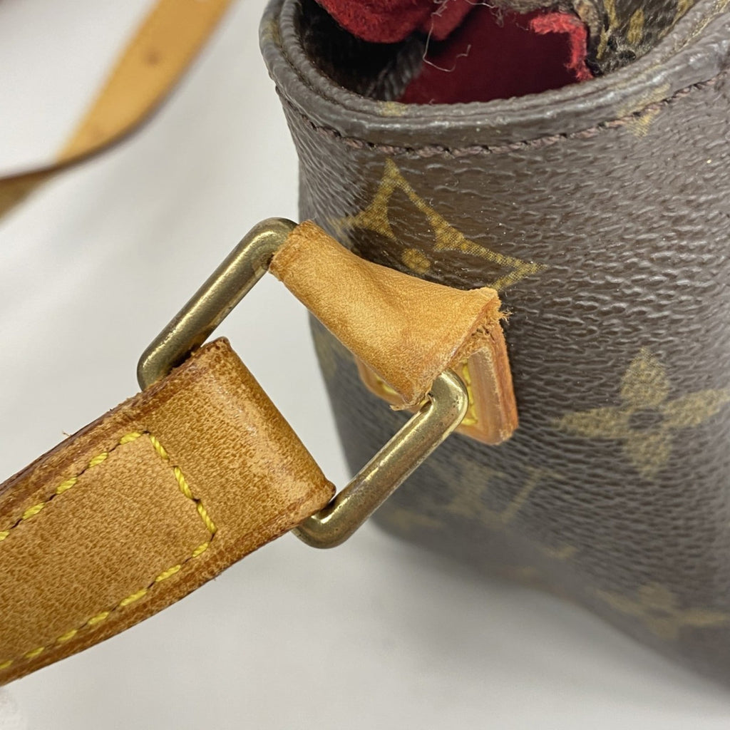 Louis Vuitton Brown Shoulder Bag (Pre-Owned)
