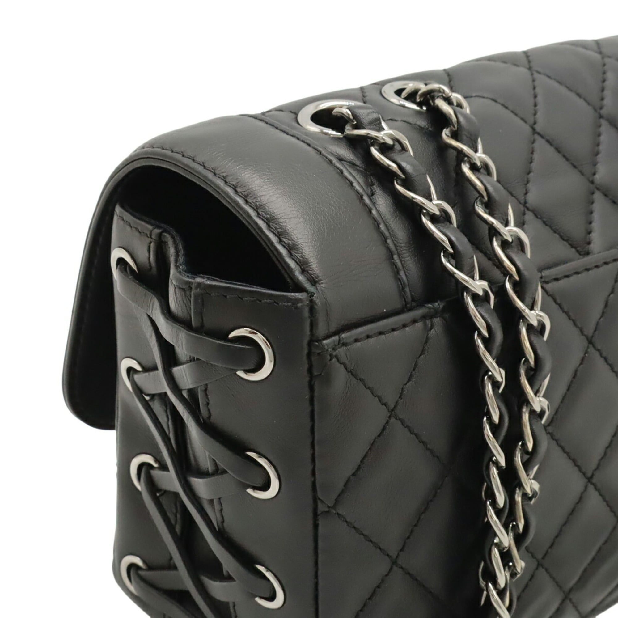 Chanel Black Leather Shoulder Bag (Pre-Owned)