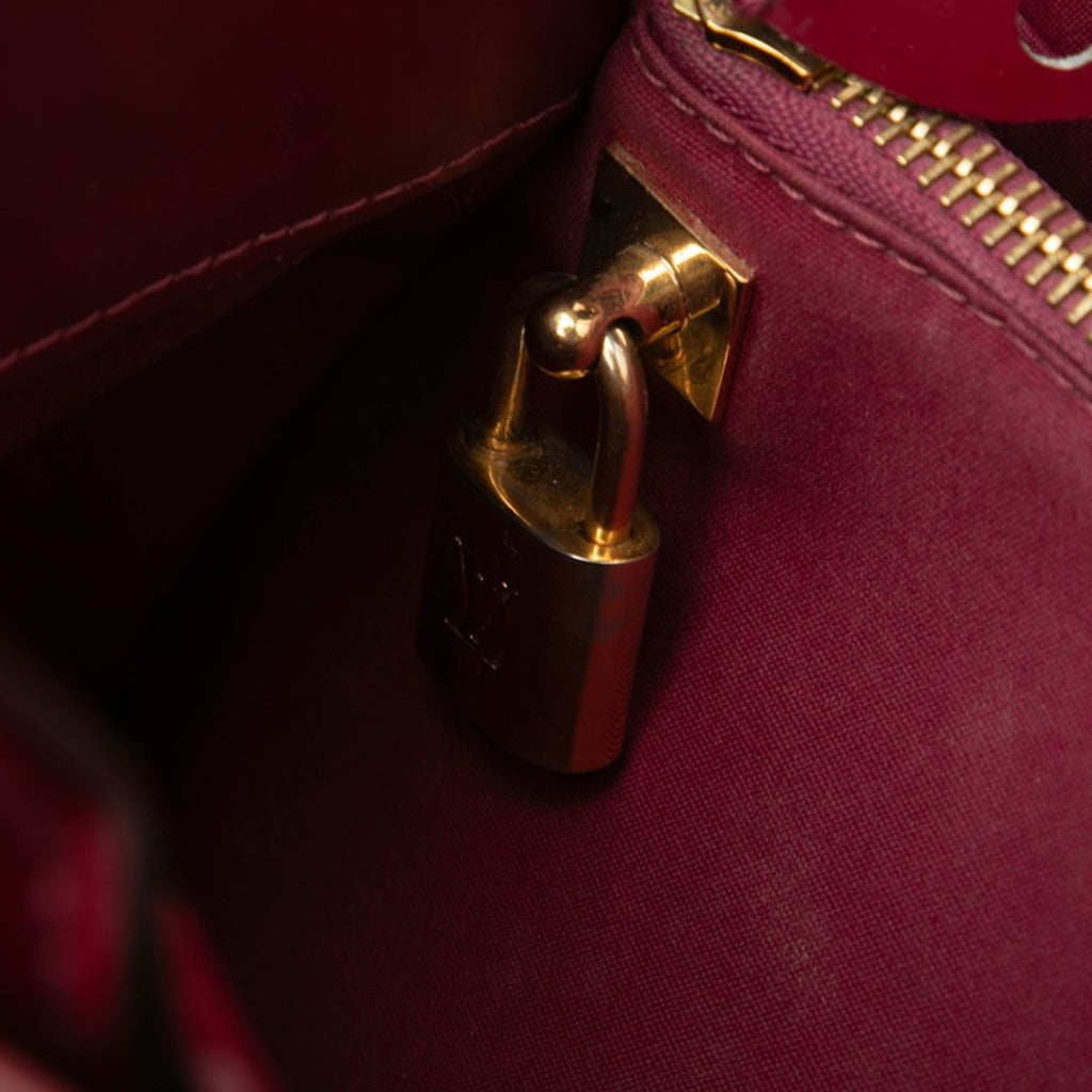 Louis Vuitton Magenta Purple Patent Leather Handbag Shoulder Bag (Pre-Owned)