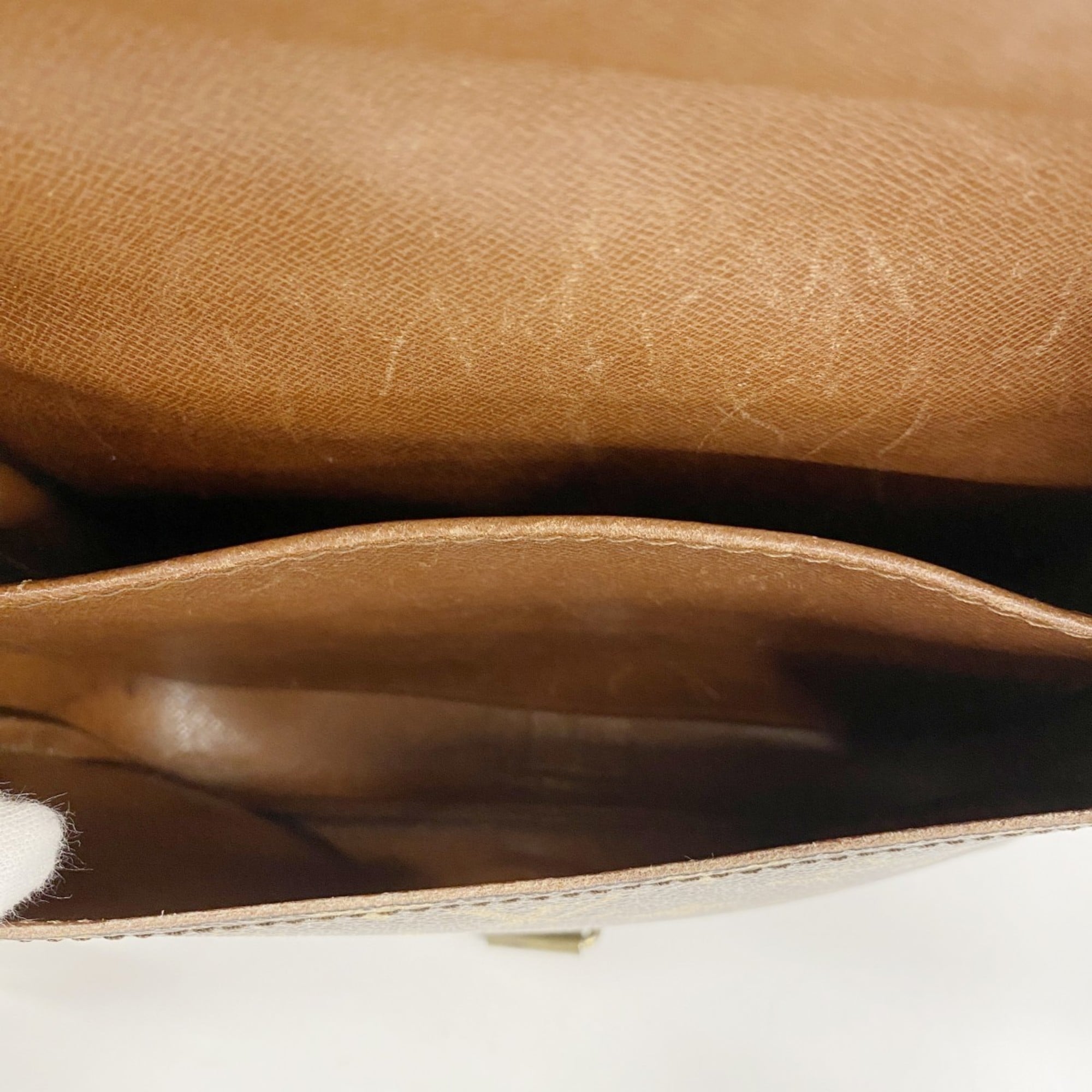 Louis Vuitton Brown Shoulder Bag (Pre-Owned)