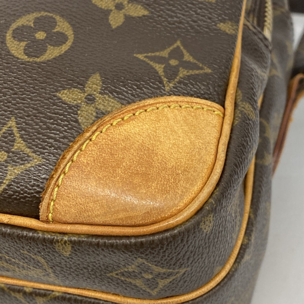 Louis Vuitton Brown Shoulder Bag (Pre-Owned)