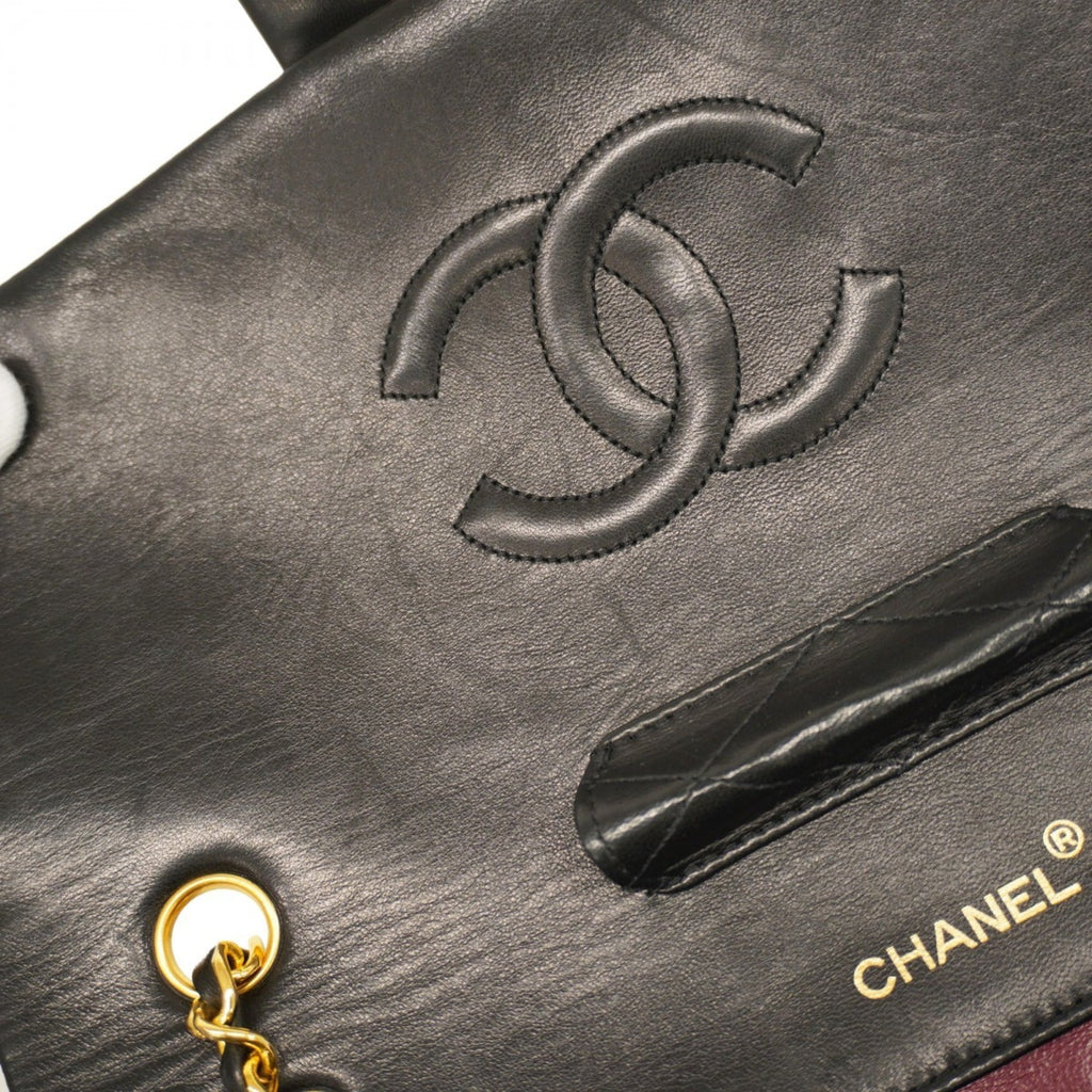 Chanel Black Leather Shoulder Bag (Pre-Owned)