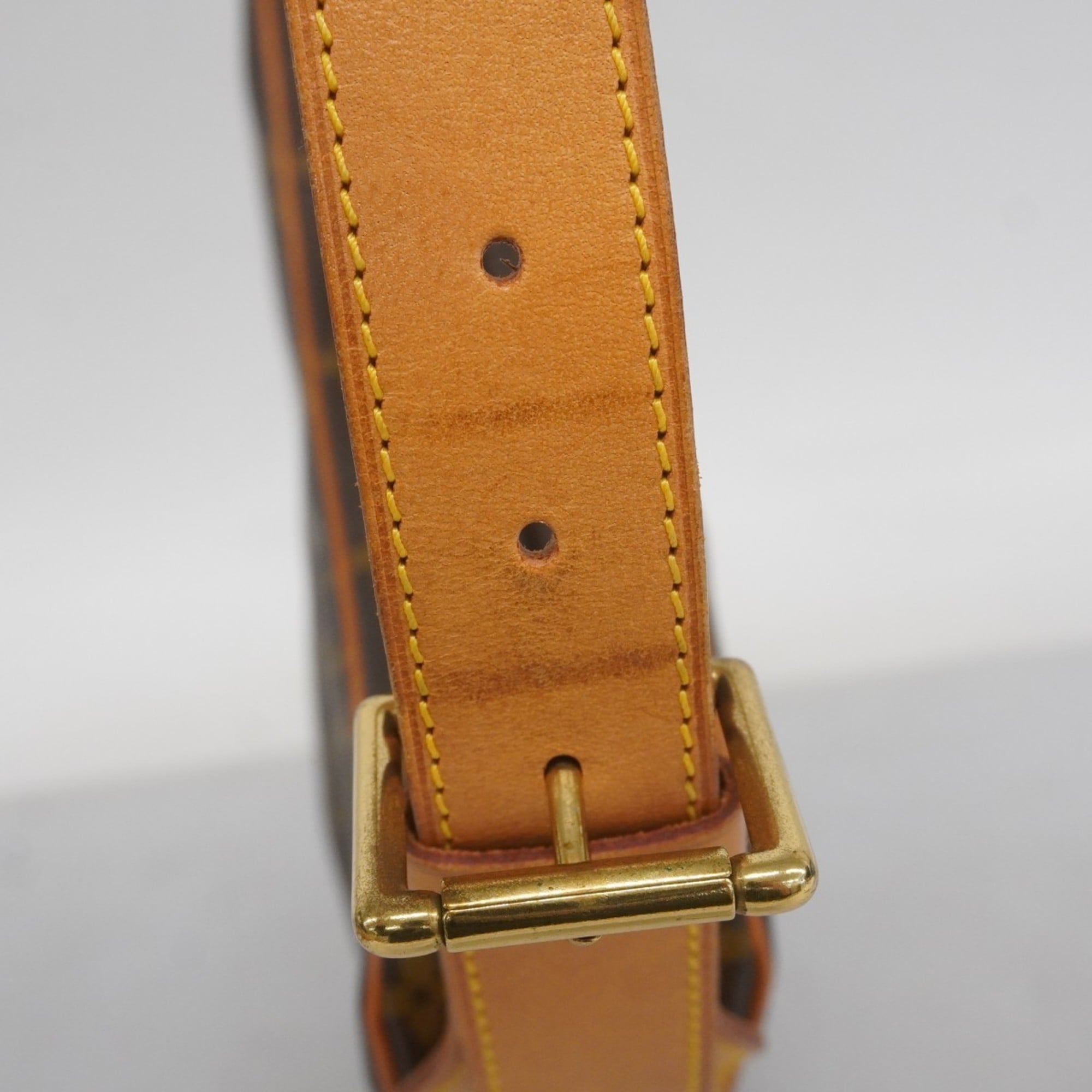 Louis Vuitton Brown Shoulder Bag (Pre-Owned)