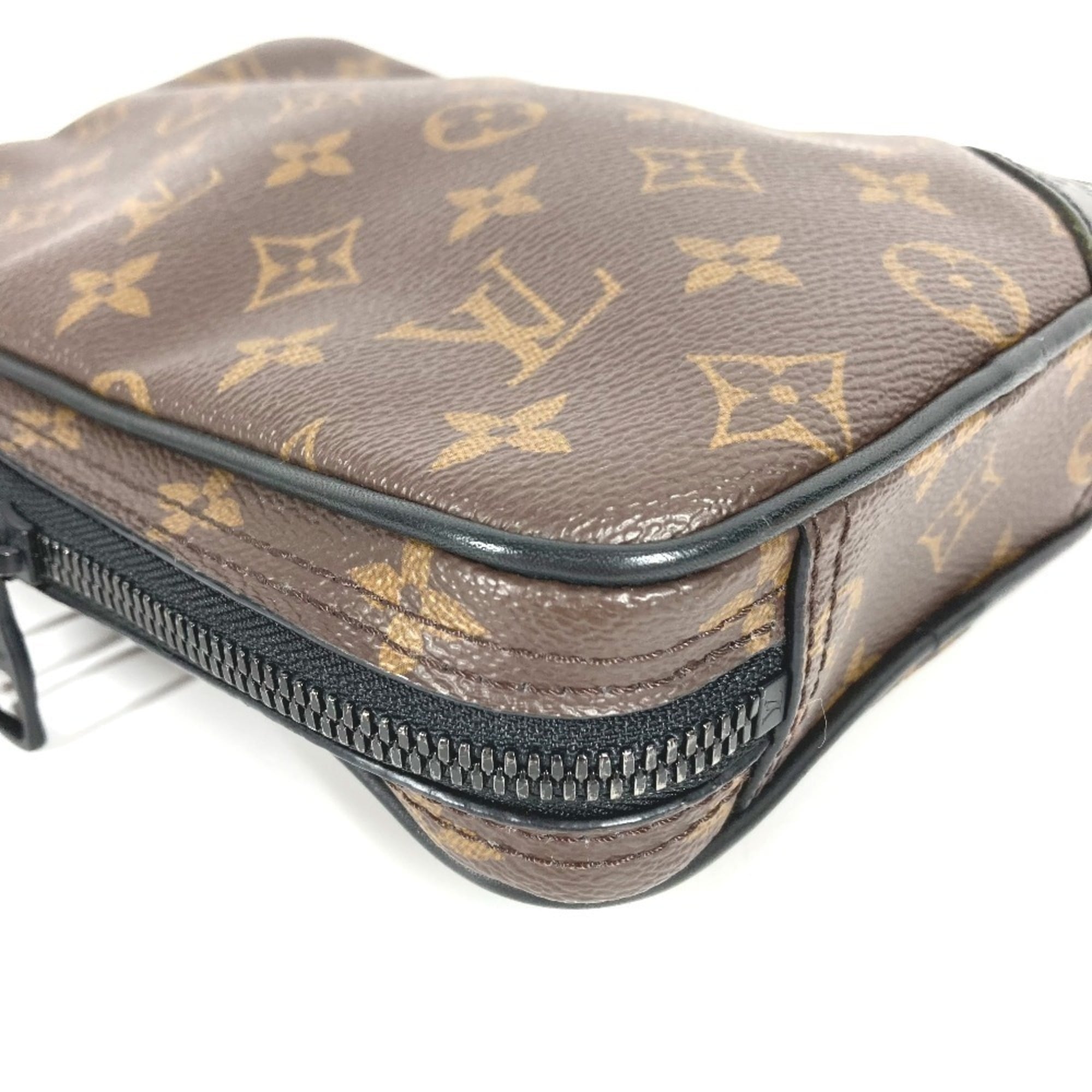 Louis Vuitton Brown Monogram Monogram Leather Pochette Pouch Shoulder Bag (Pre-Owned)