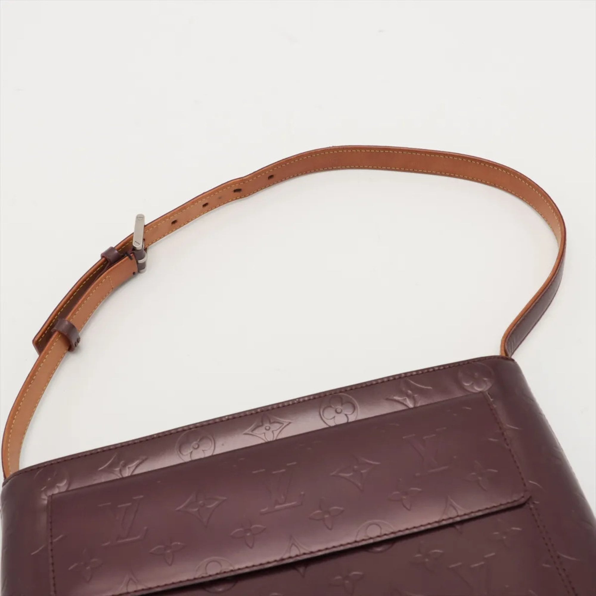 Louis Vuitton Violet Leather Shoulder Bag (Pre-Owned)