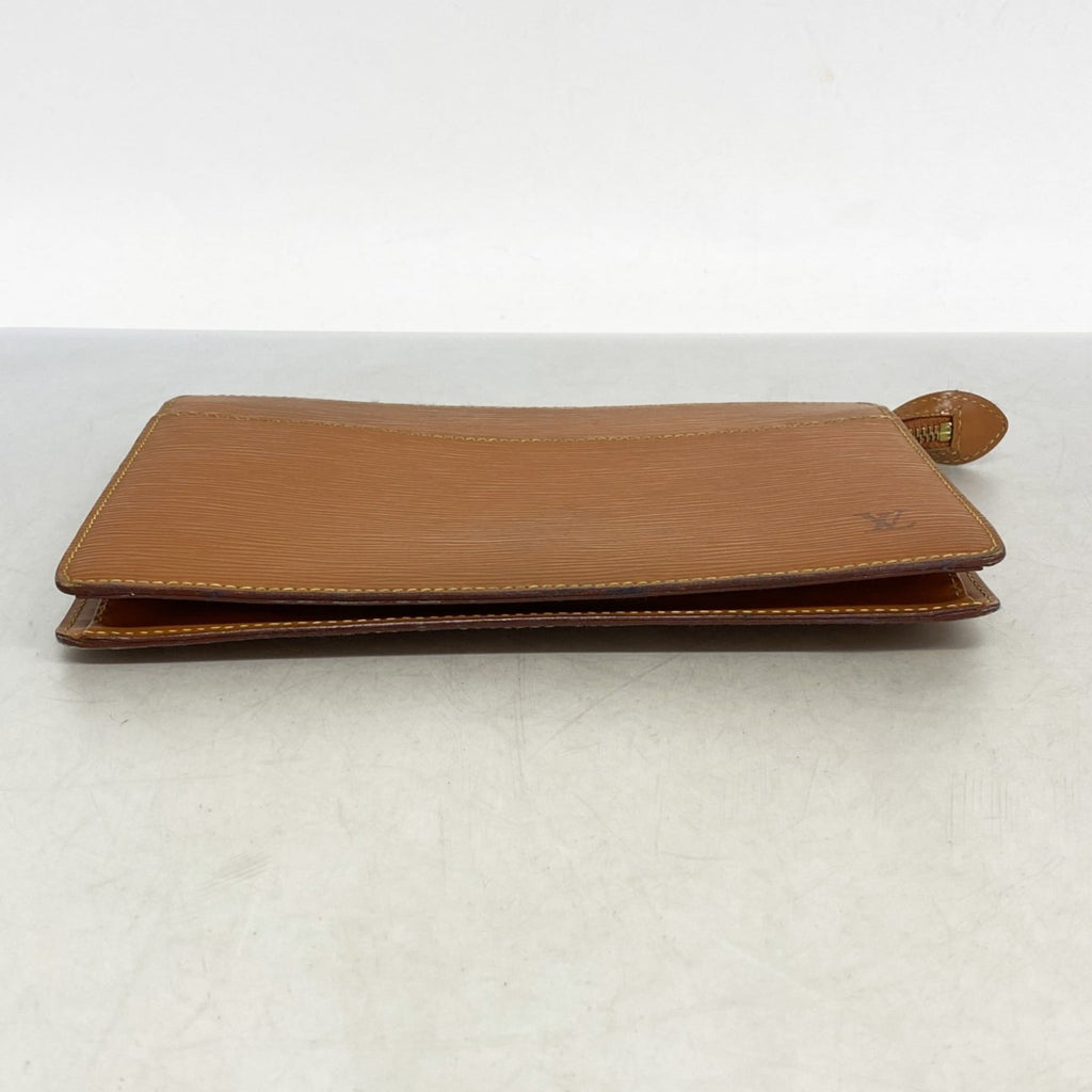 Louis Vuitton Gold Cipango Clutch Bag (Pre-Owned)