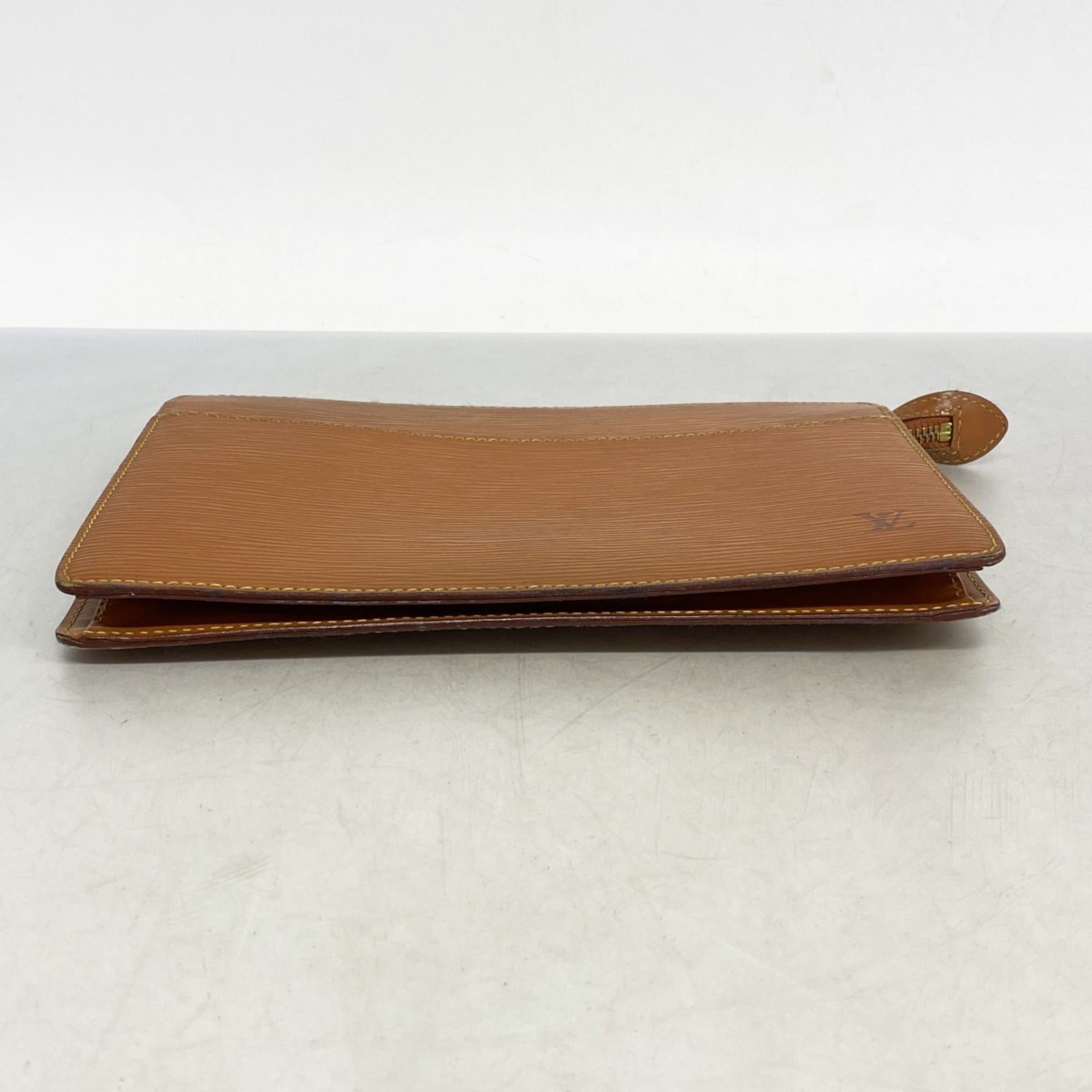 Louis Vuitton Gold Cipango Clutch Bag (Pre-Owned)