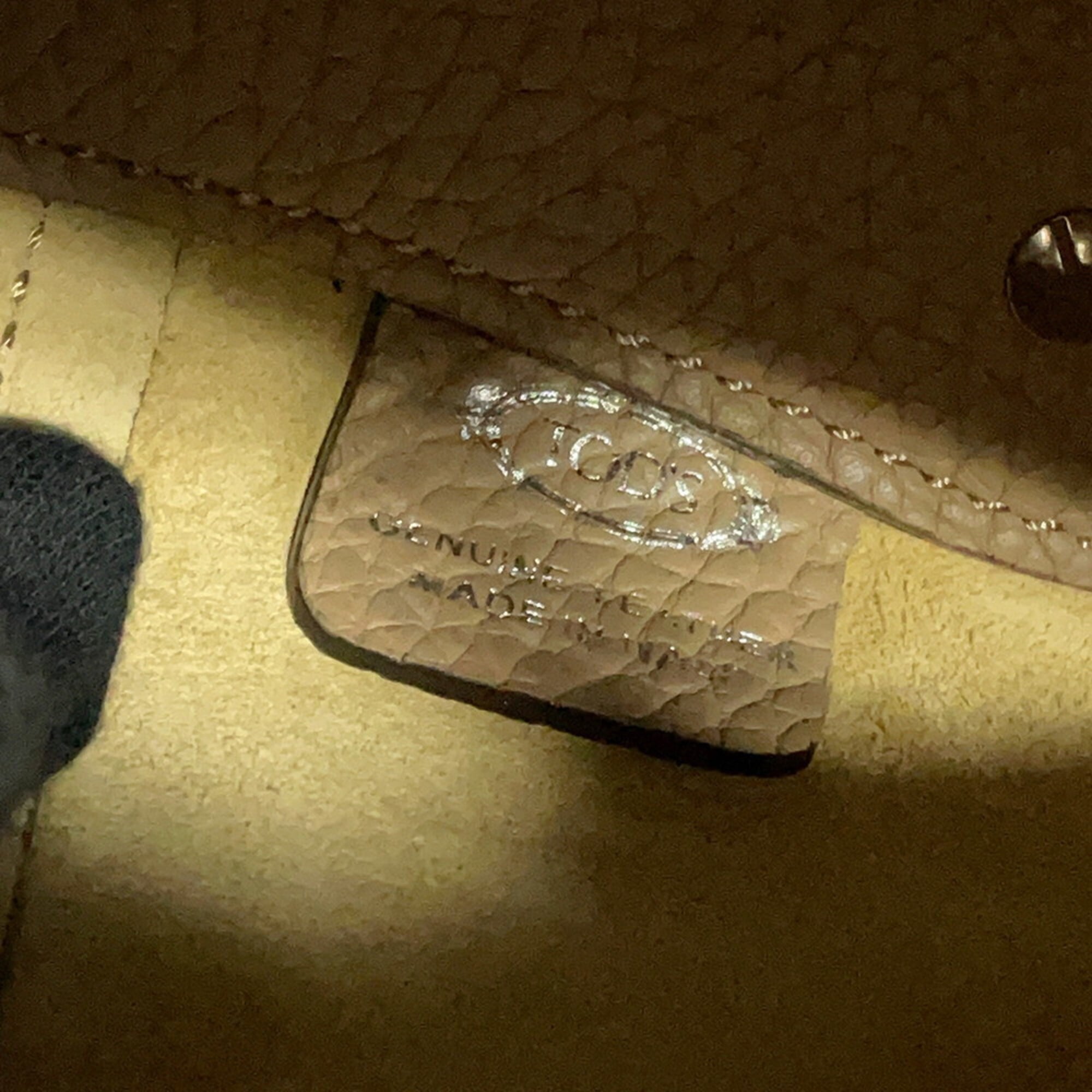 Tod's Beige Leather Handbag (Pre-Owned)