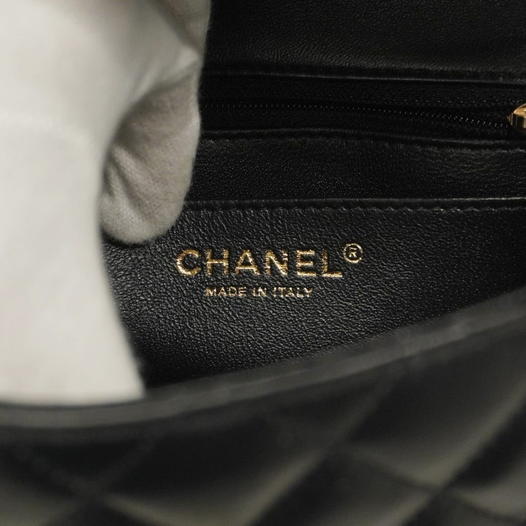 Chanel Black Leather Shoulder Bag (Pre-Owned)