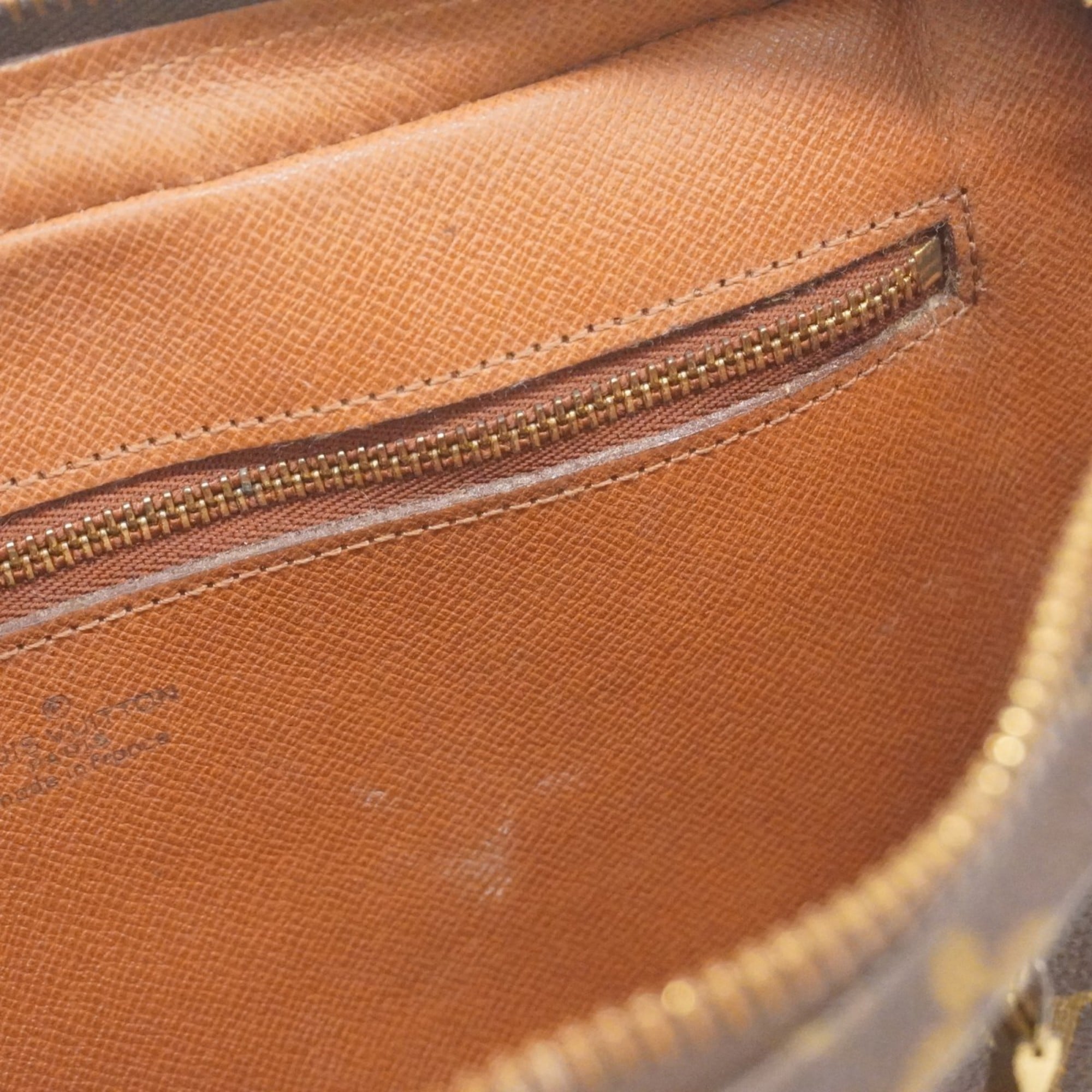 Louis Vuitton Brown Clutch Bag (Pre-Owned)