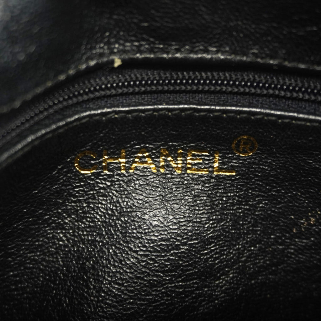 Chanel Black Leather Shoulder Bag (Pre-Owned)