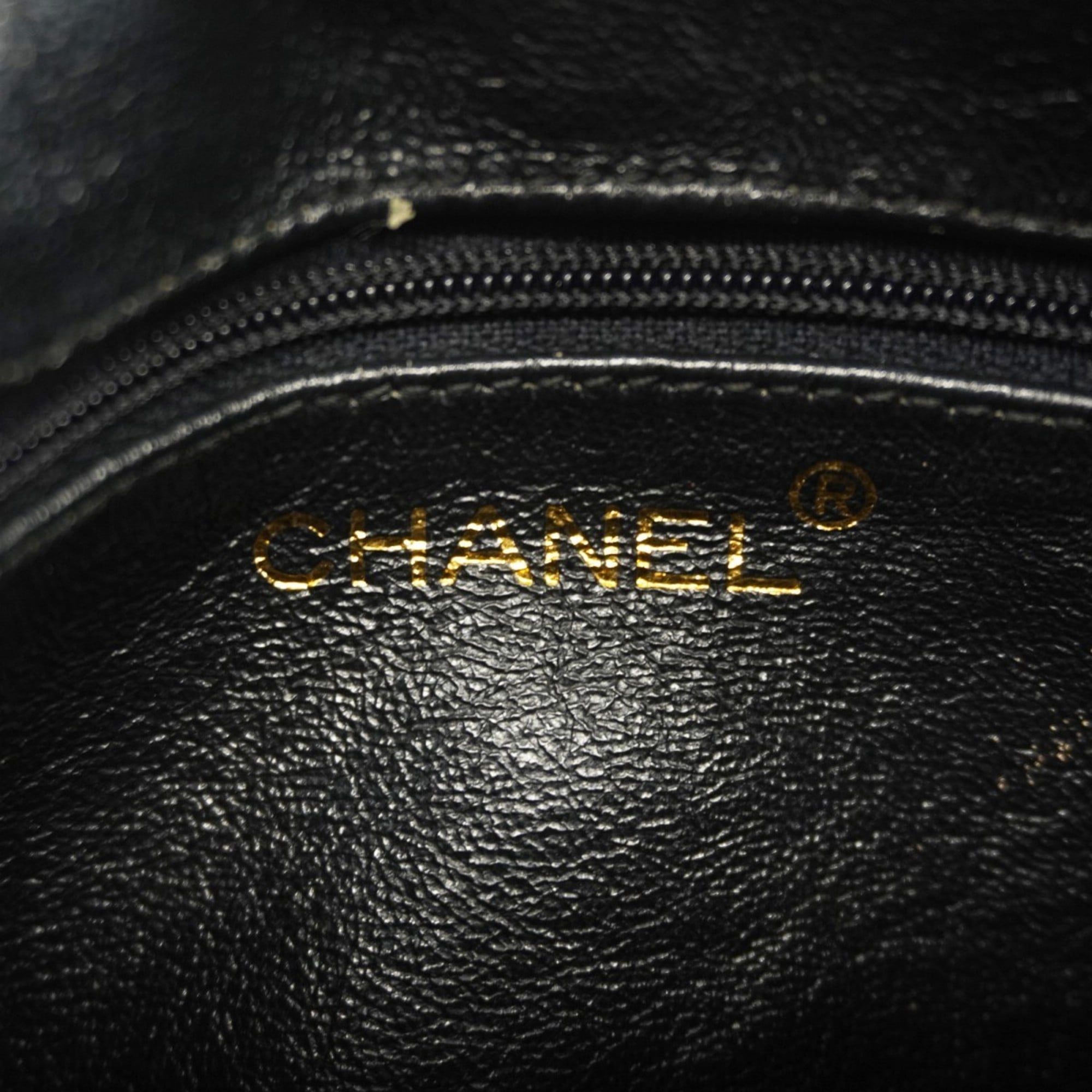Chanel Black Leather Shoulder Bag (Pre-Owned)