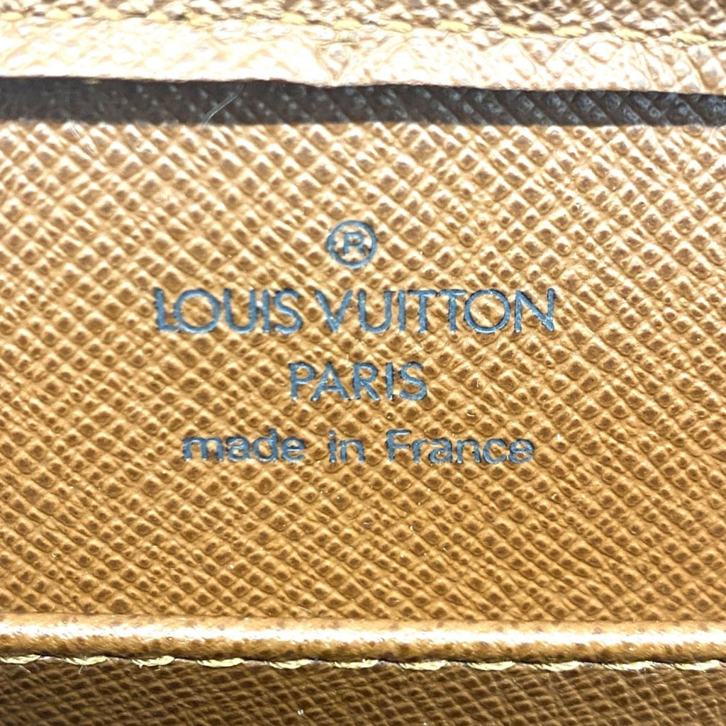 Louis Vuitton Brown Clutch Bag (Pre-Owned)