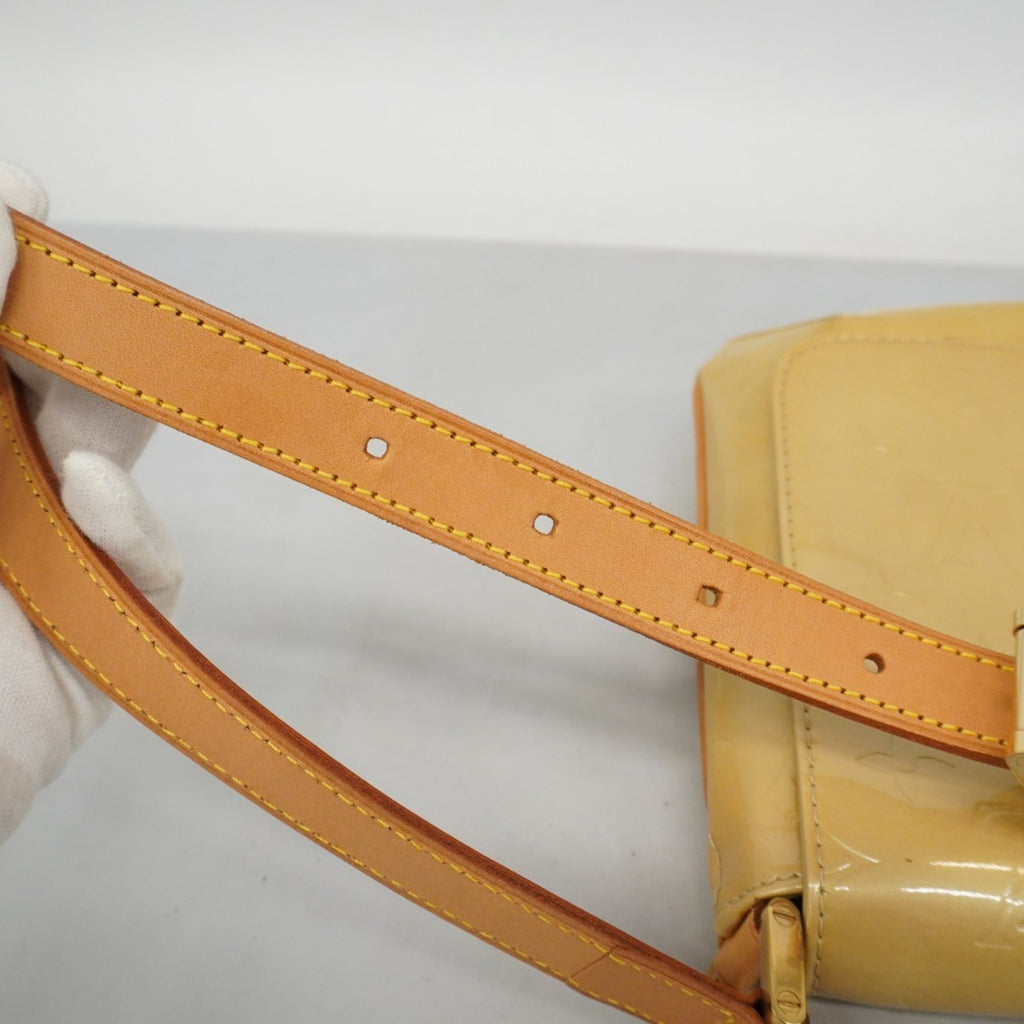 Louis Vuitton Beige Shoulder Bag (Pre-Owned)