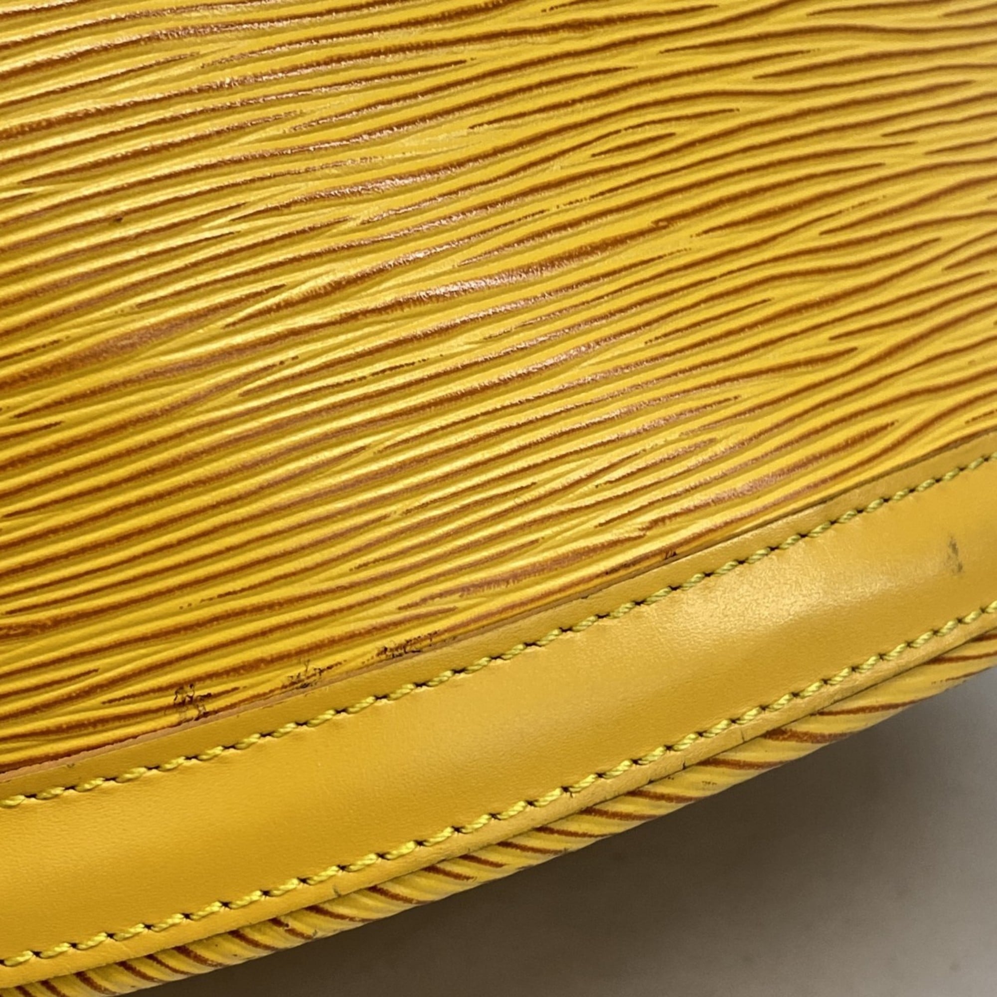 Louis Vuitton Jaune Shoulder Bag (Pre-Owned)