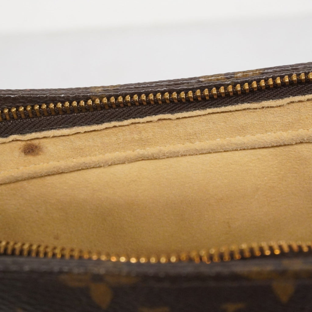 Louis Vuitton Brown Shoulder Bag (Pre-Owned)