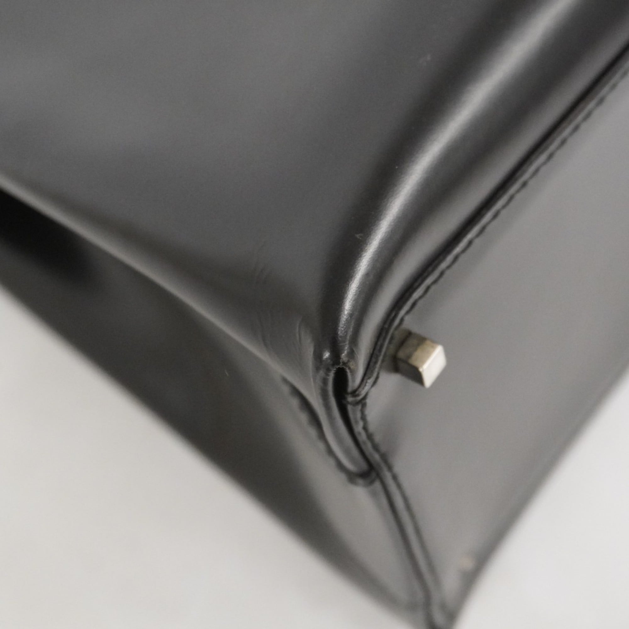 Salvatore Ferragamo Black Leather Handbag (Pre-Owned)