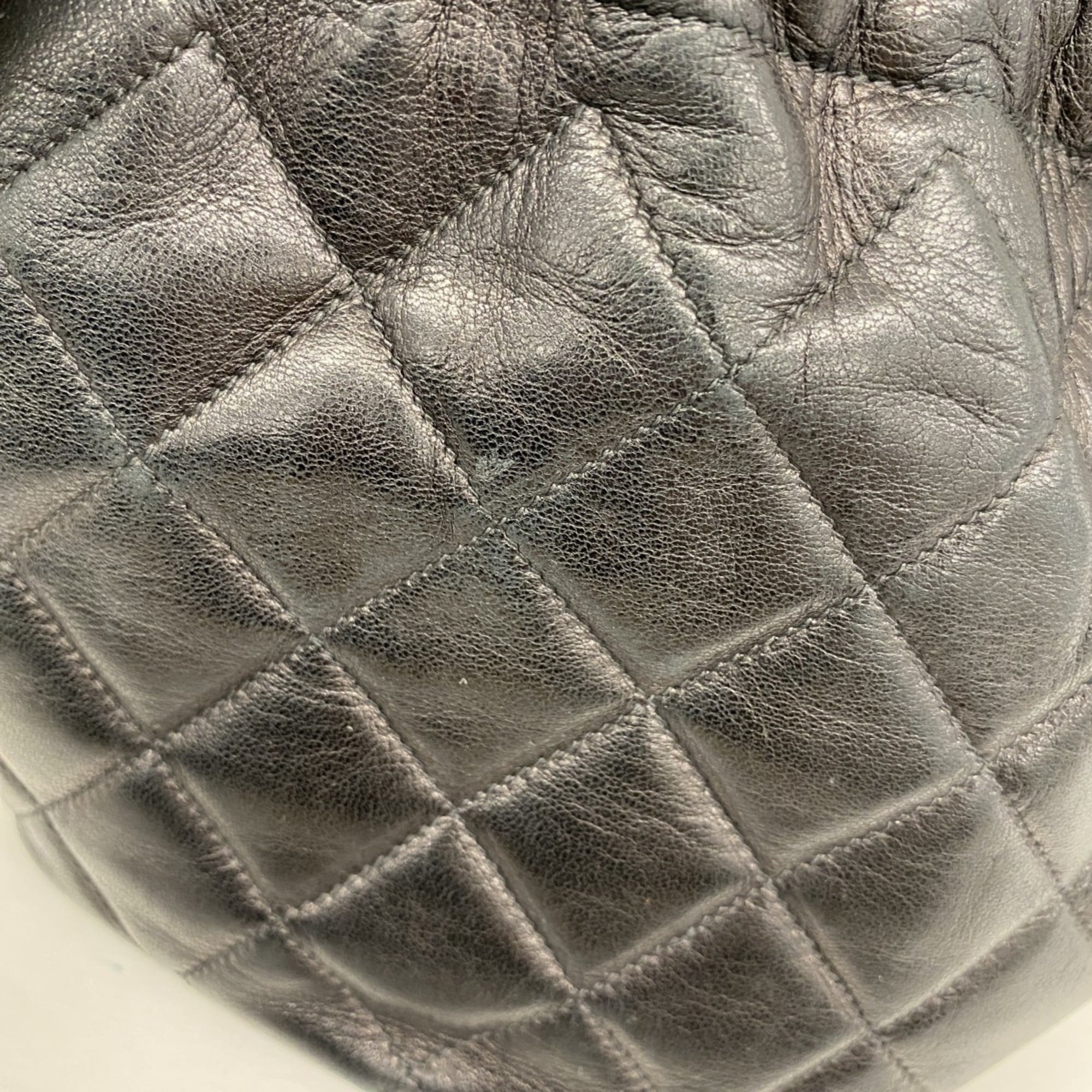 Chanel Black Leather Shoulder Bag (Pre-Owned)