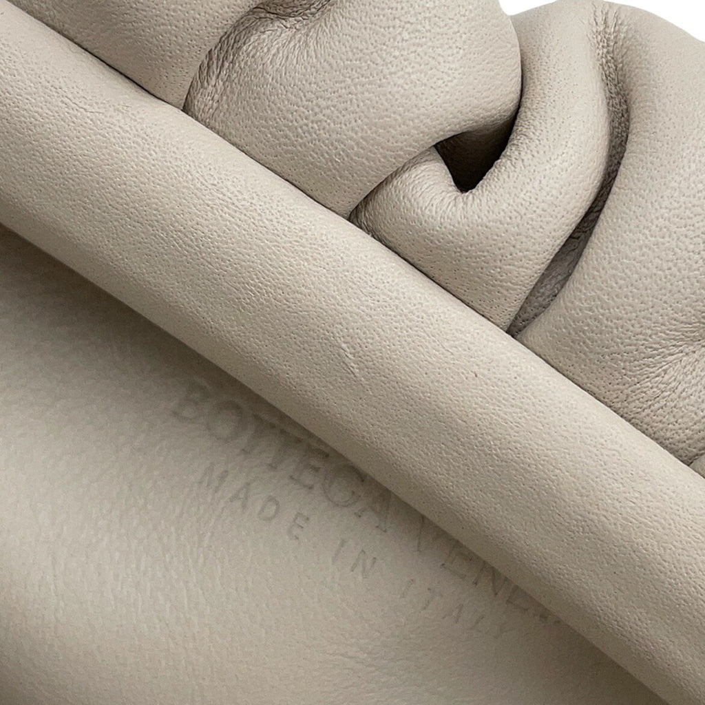 Bottega Veneta Ivory Leather Pouch Shoulder Bag (Pre-Owned)