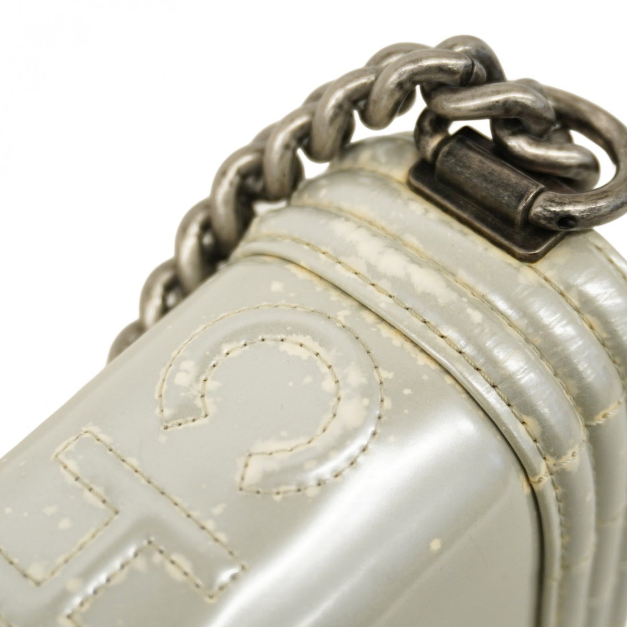 Chanel Gray Patent Leather Shoulder Bag (Pre-Owned)