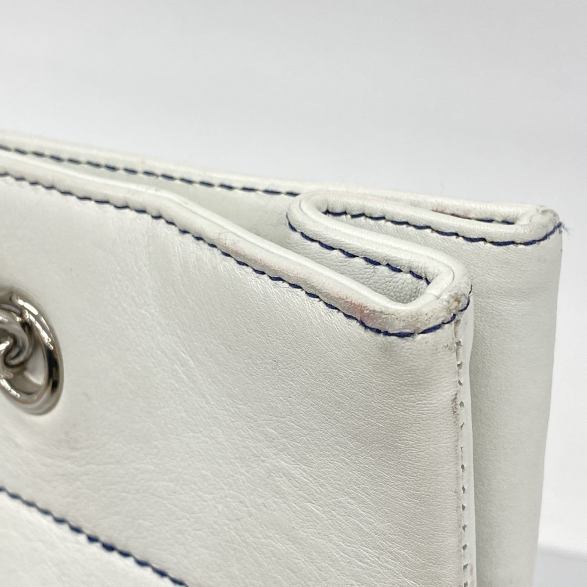 Chanel Navy White Leather Tote Bag (Pre-Owned)