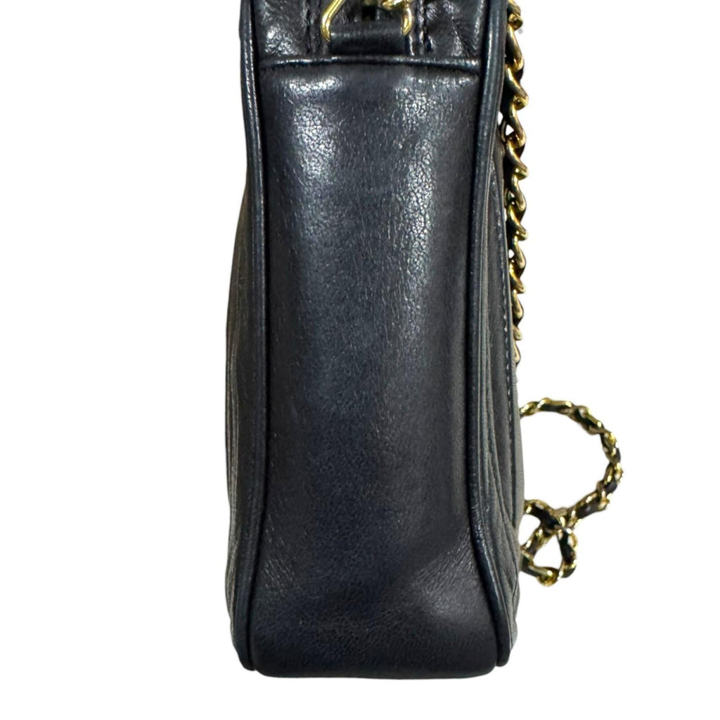 Chanel Black Leather Shoulder Bag (Pre-Owned)
