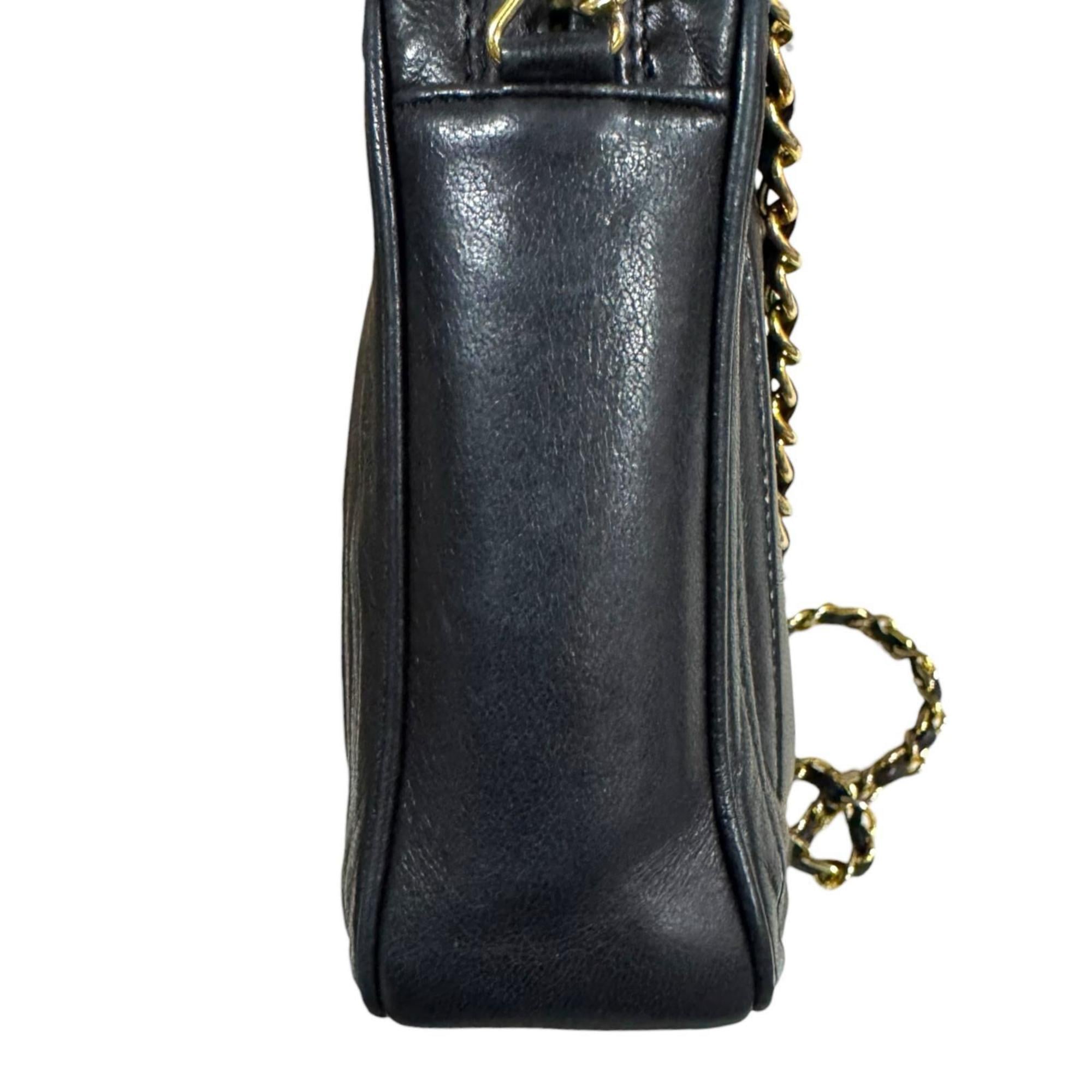 Chanel Black Leather Shoulder Bag (Pre-Owned)
