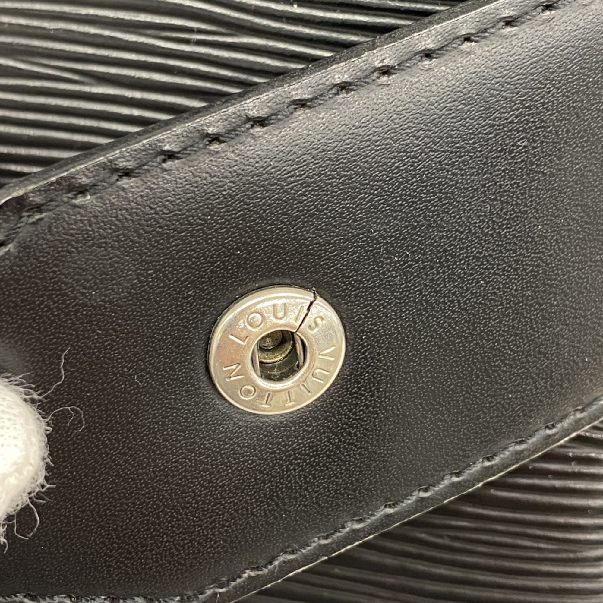 Louis Vuitton Noir Shoulder Bag (Pre-Owned)