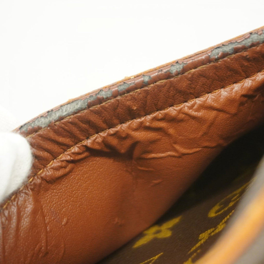Louis Vuitton Brown Shoulder Bag (Pre-Owned)