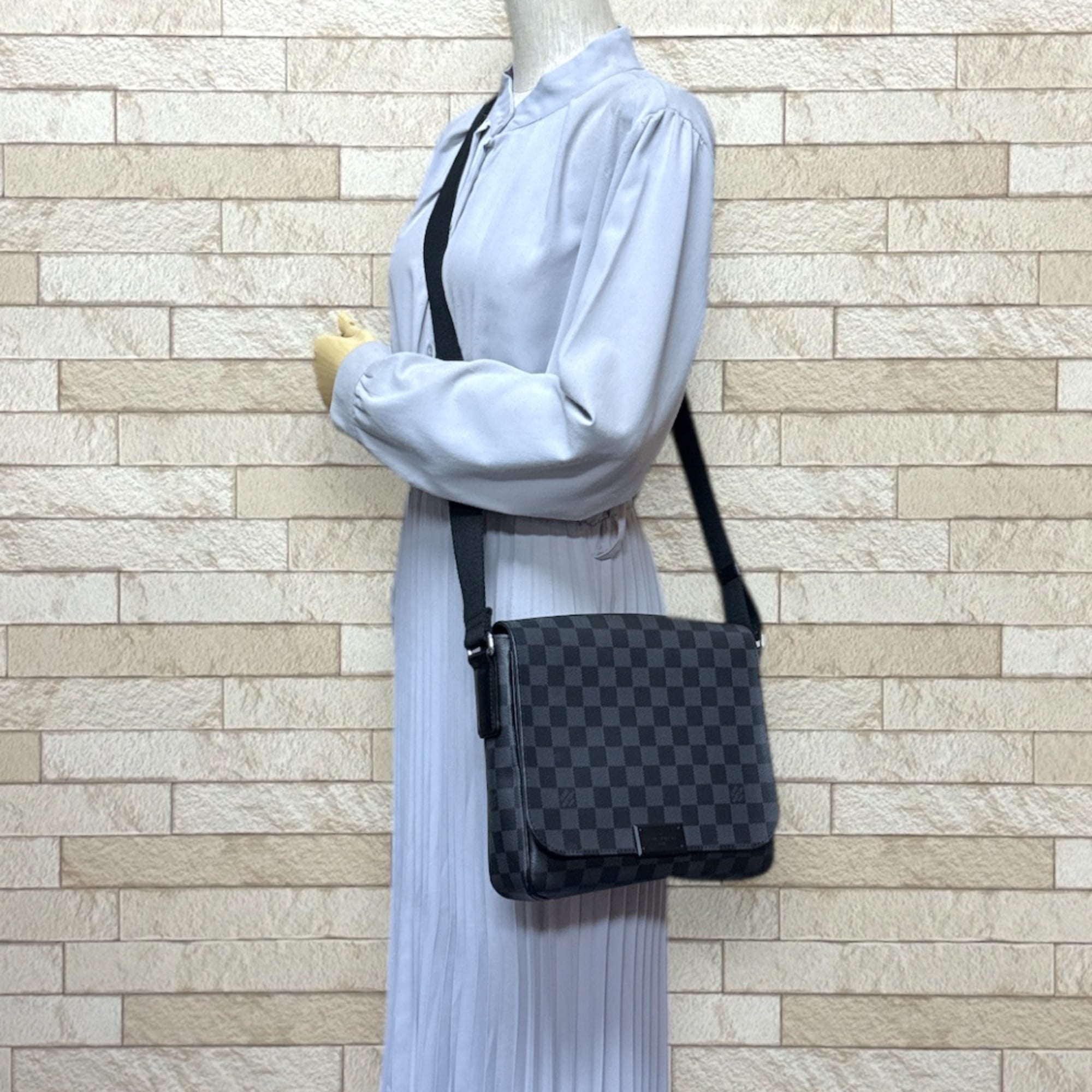 Louis Vuitton Black Gray Damier Graphite Shoulder Bag (Pre-Owned)