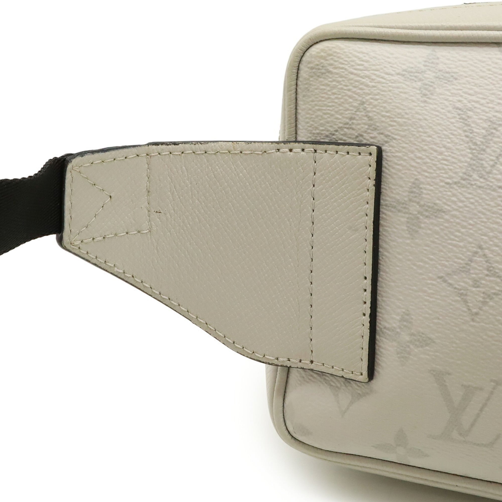 Louis Vuitton Taigarama White Taiga Leather Monogram Sling Bag (Pre-Owned)