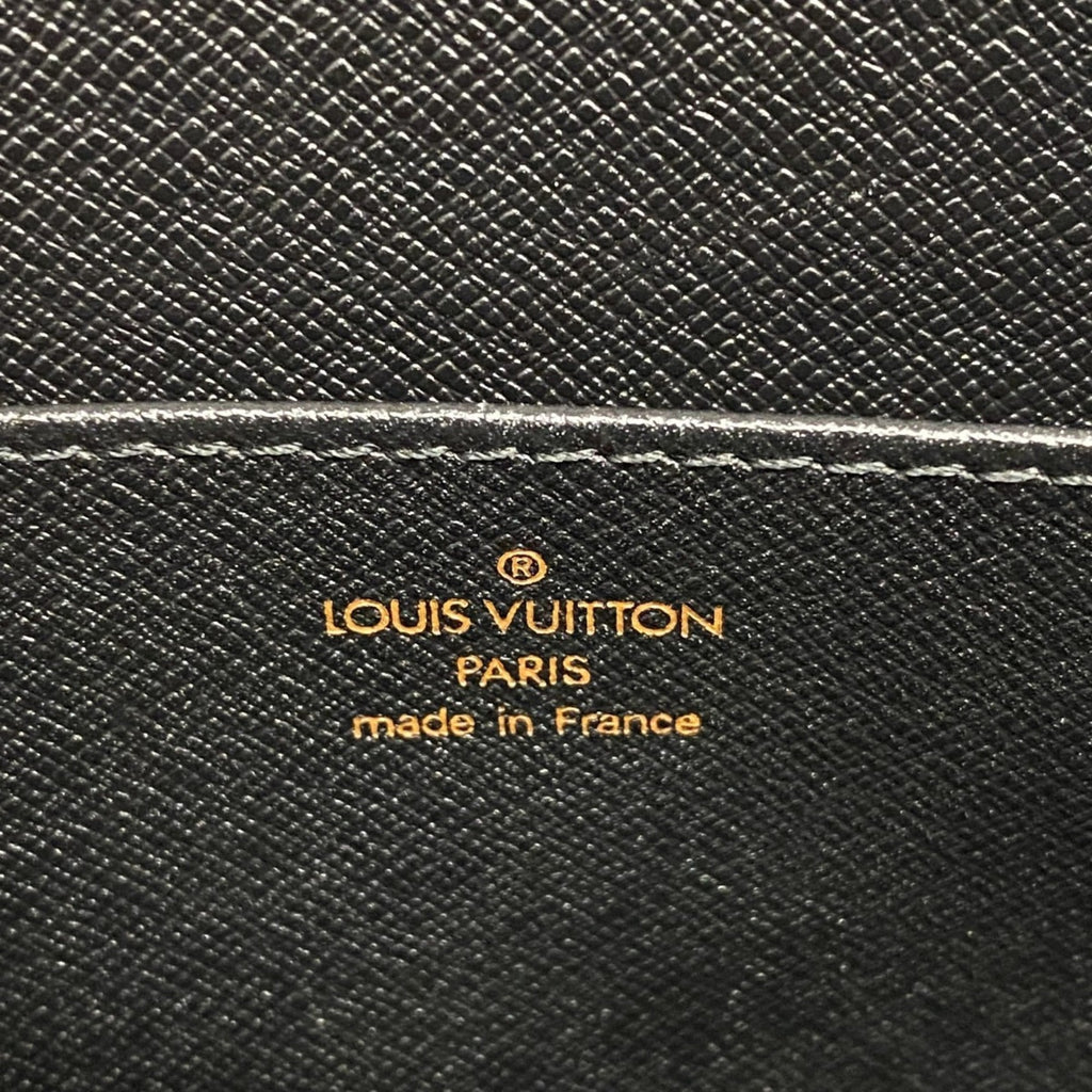 Louis Vuitton Noir Clutch Bag (Pre-Owned)