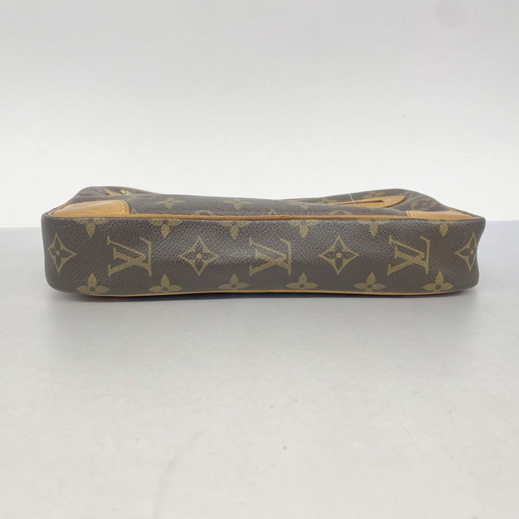 Louis Vuitton Brown Clutch Bag (Pre-Owned)