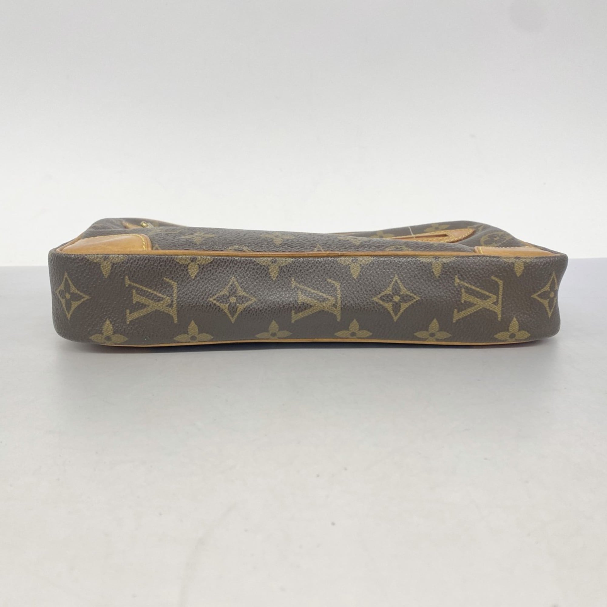 Louis Vuitton Brown Clutch Bag (Pre-Owned)