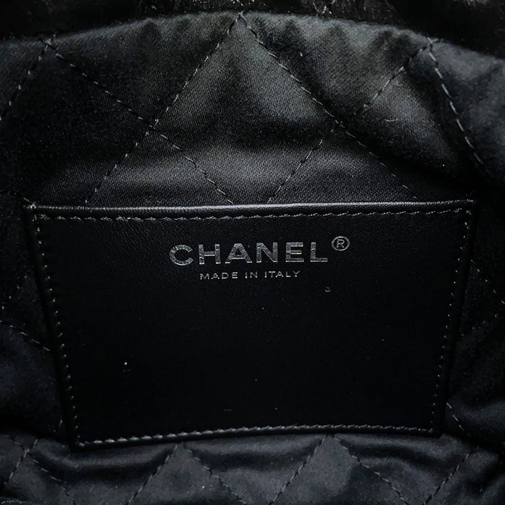 Chanel Black Leather Handbag (Pre-Owned)