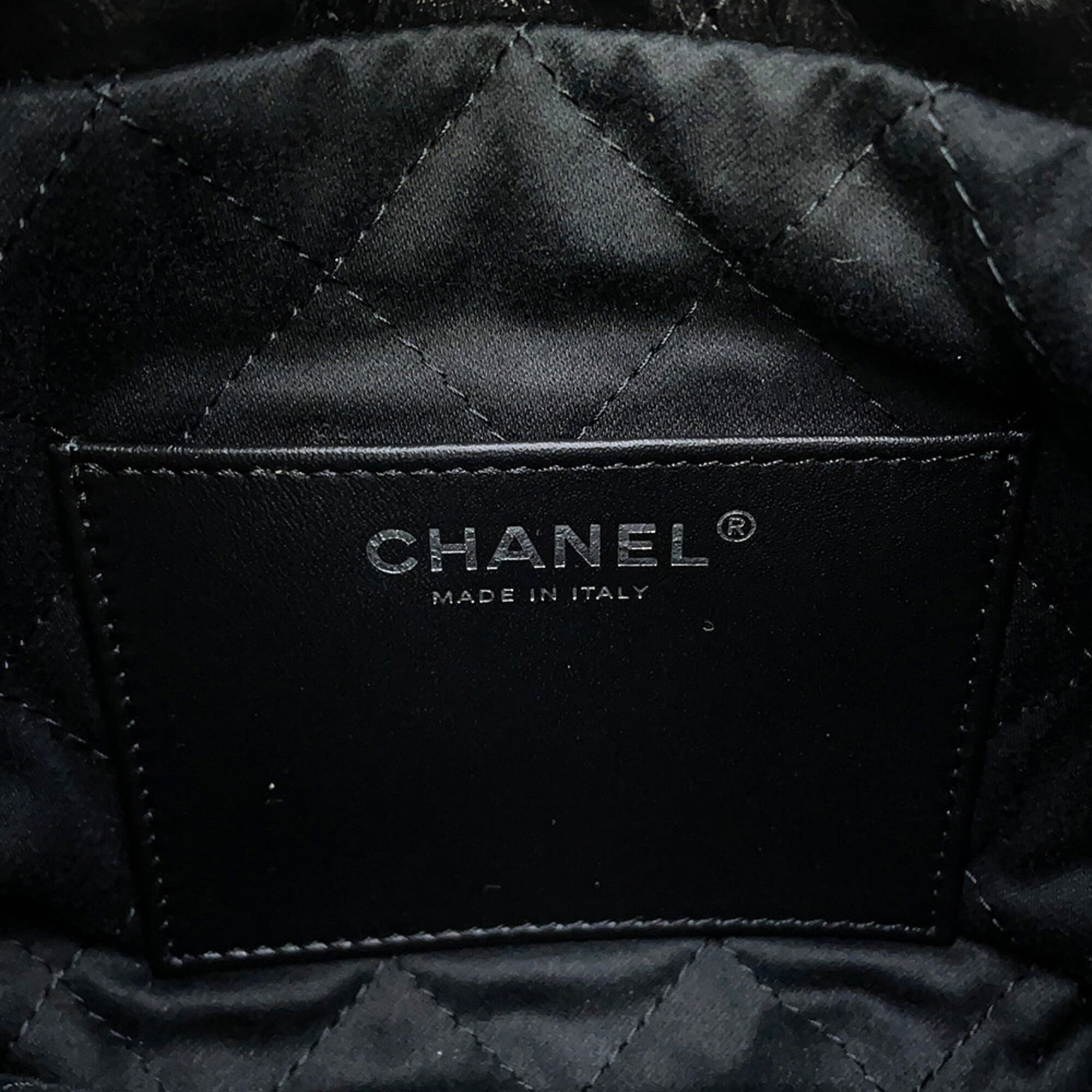 Chanel Black Leather Handbag (Pre-Owned)
