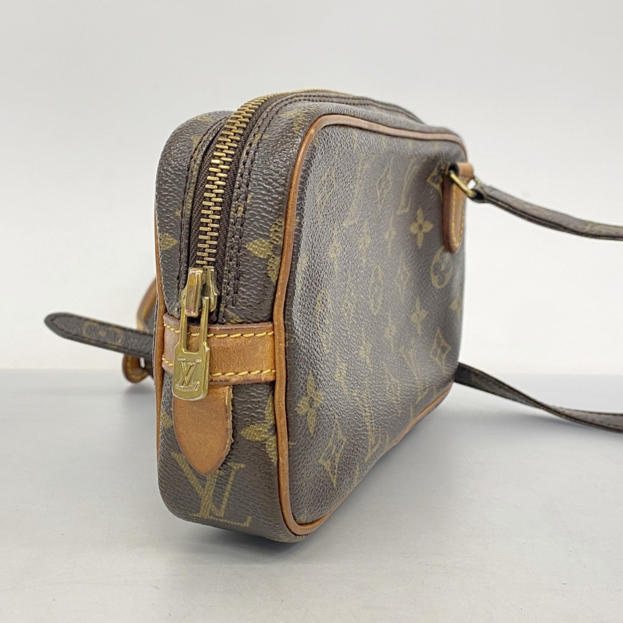 Louis Vuitton Brown Shoulder Bag (Pre-Owned)