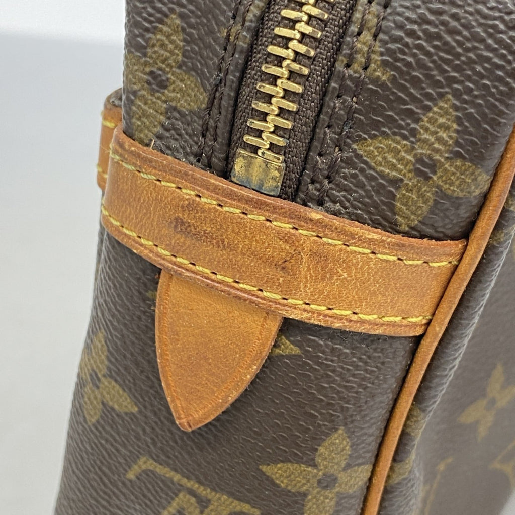 Louis Vuitton Brown Clutch Bag (Pre-Owned)
