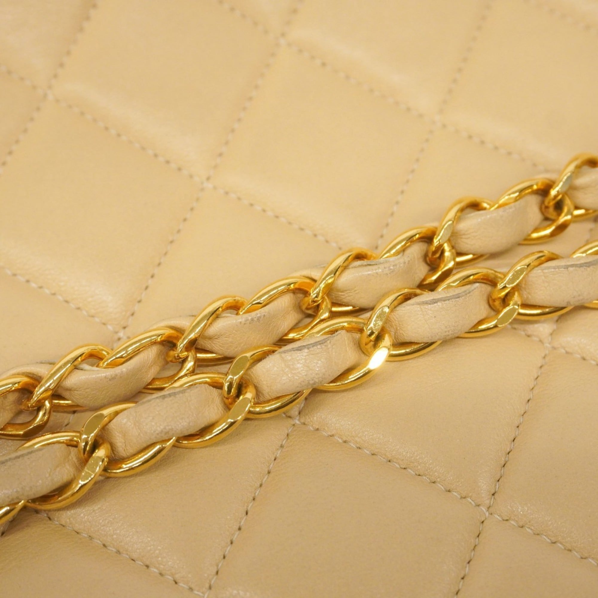 Chanel Beige Leather Shoulder Bag (Pre-Owned)