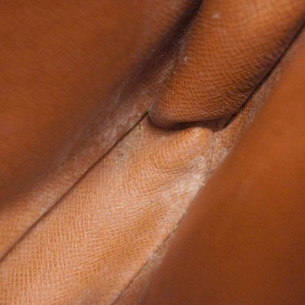 Louis Vuitton Brown Clutch Bag (Pre-Owned)