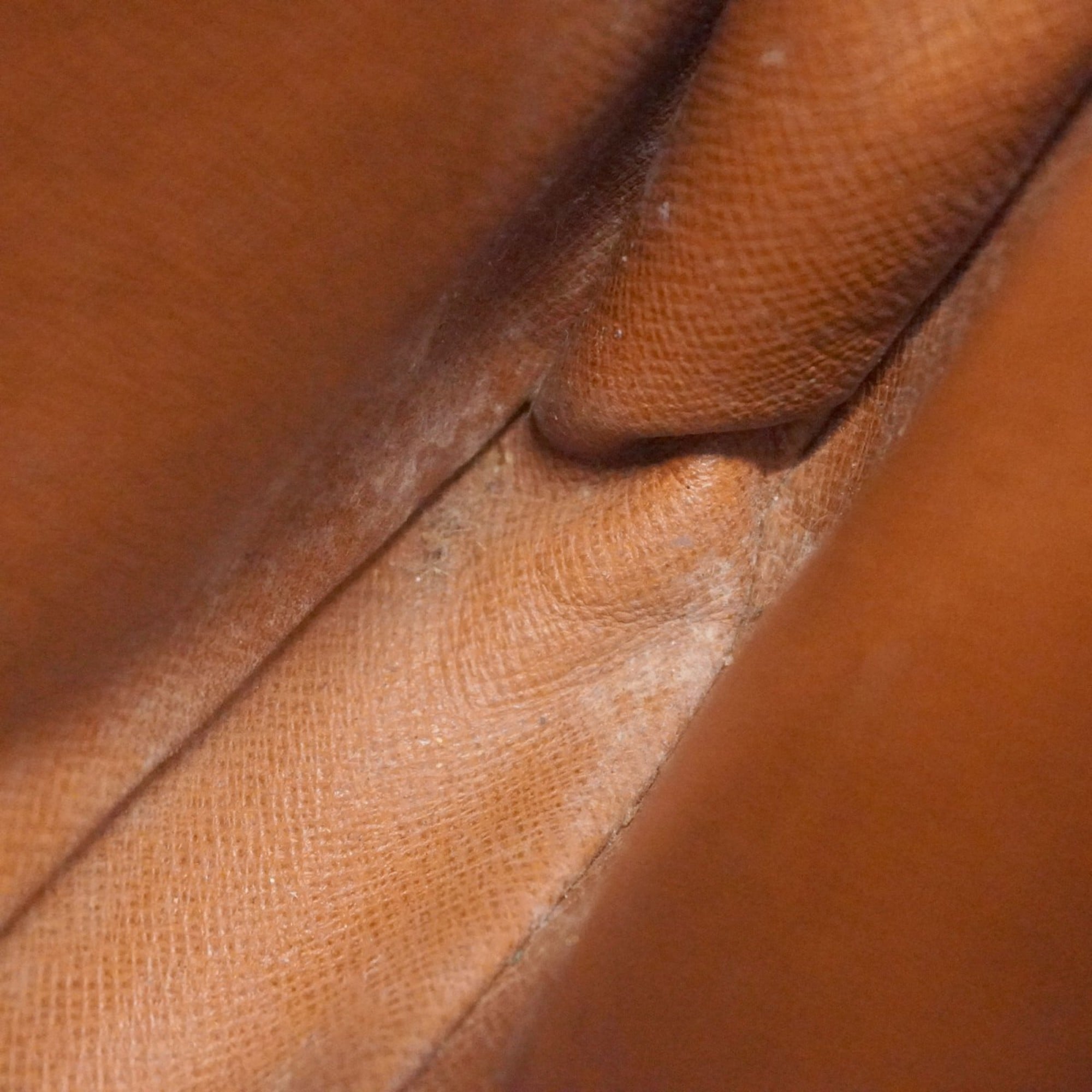 Louis Vuitton Brown Clutch Bag (Pre-Owned)
