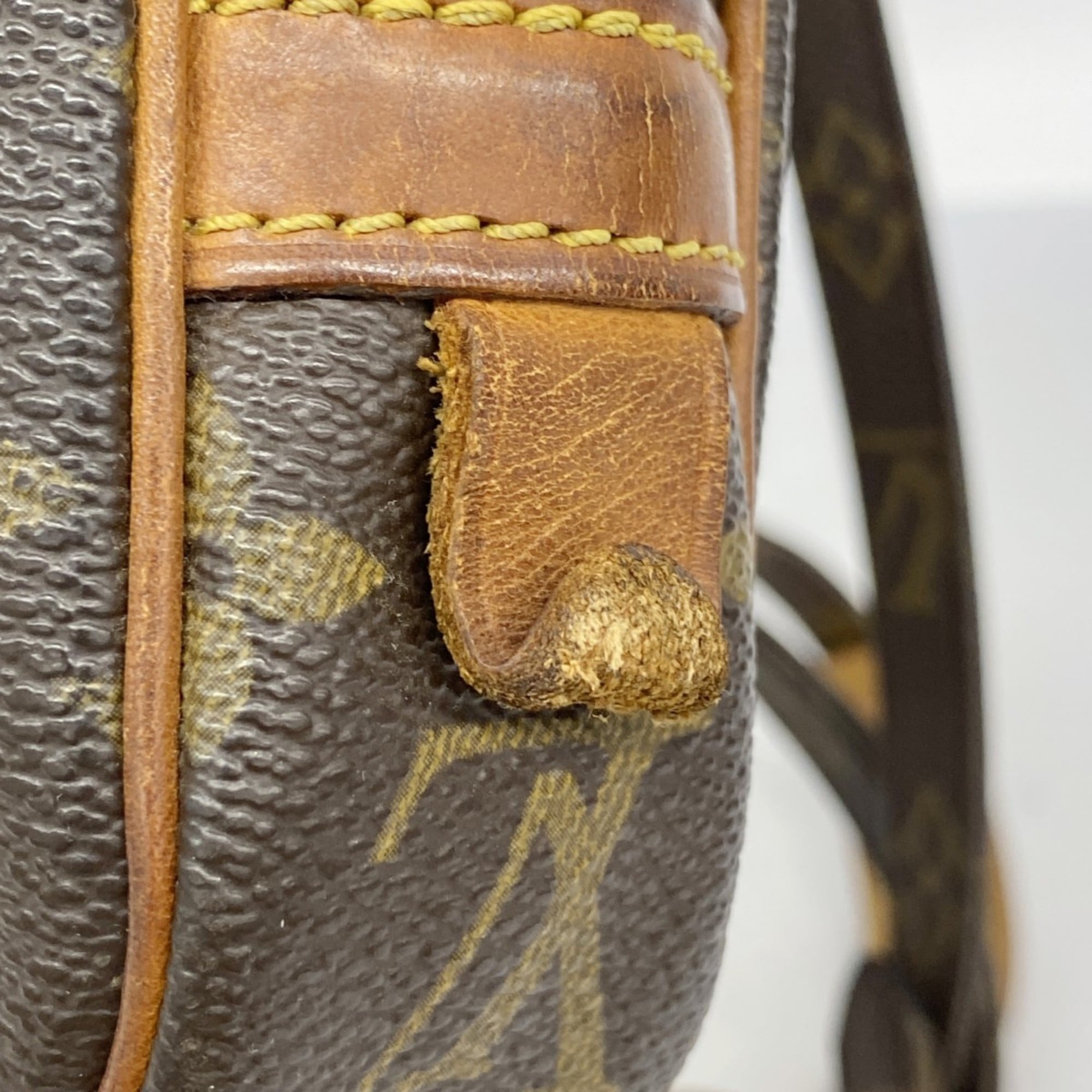 Louis Vuitton Brown Shoulder Bag (Pre-Owned)
