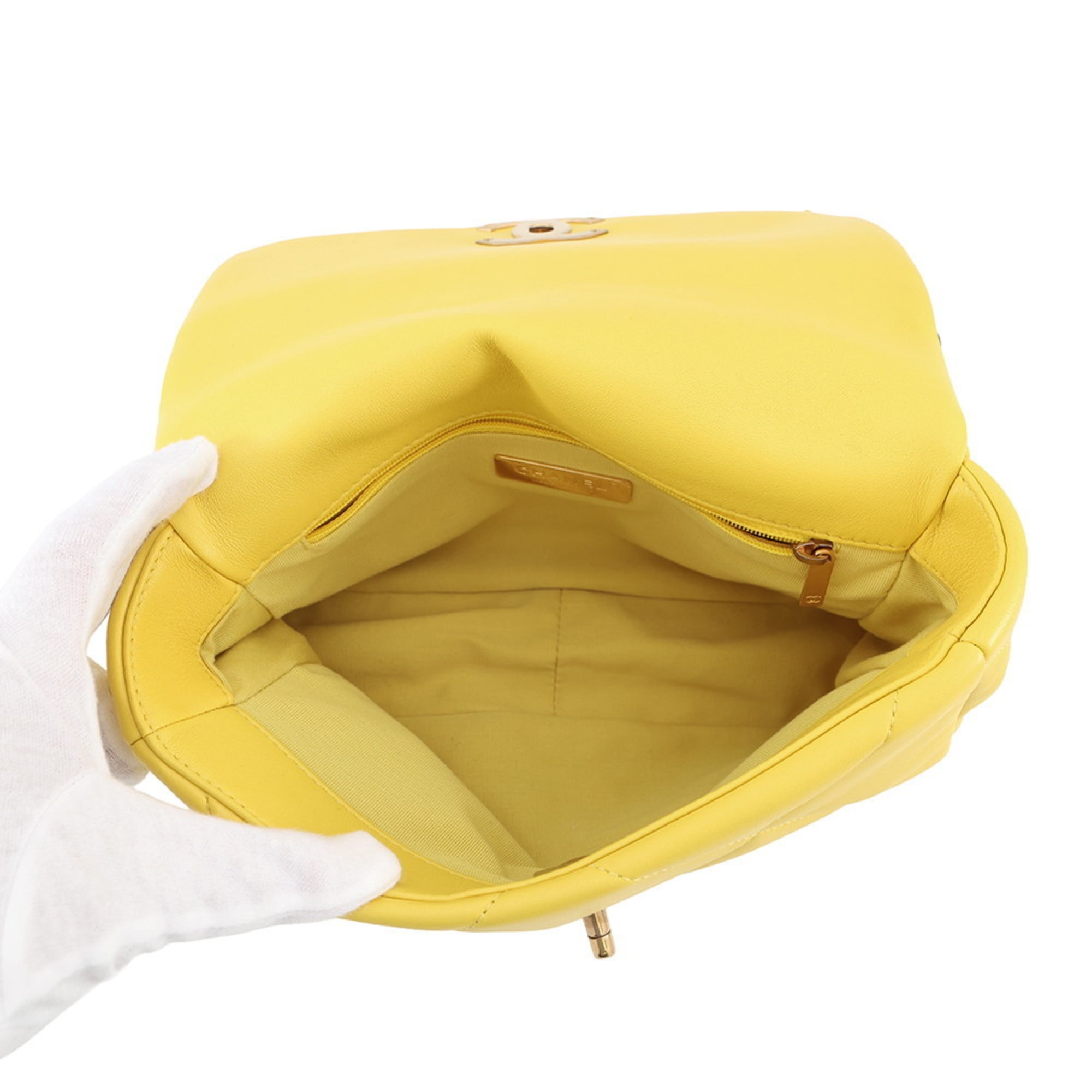 Chanel Matelasse Yellow Leather Shoulder Bag (Pre-Owned)