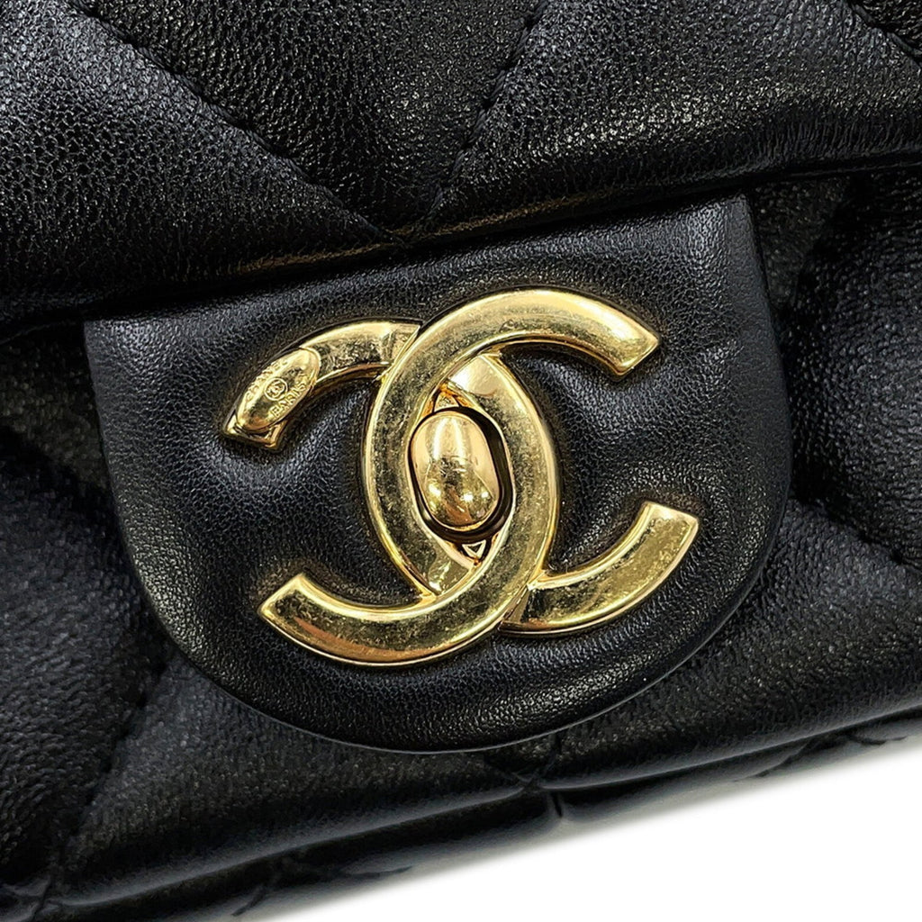 Chanel Matelasse Black Leather Shoulder Bag (Pre-Owned)