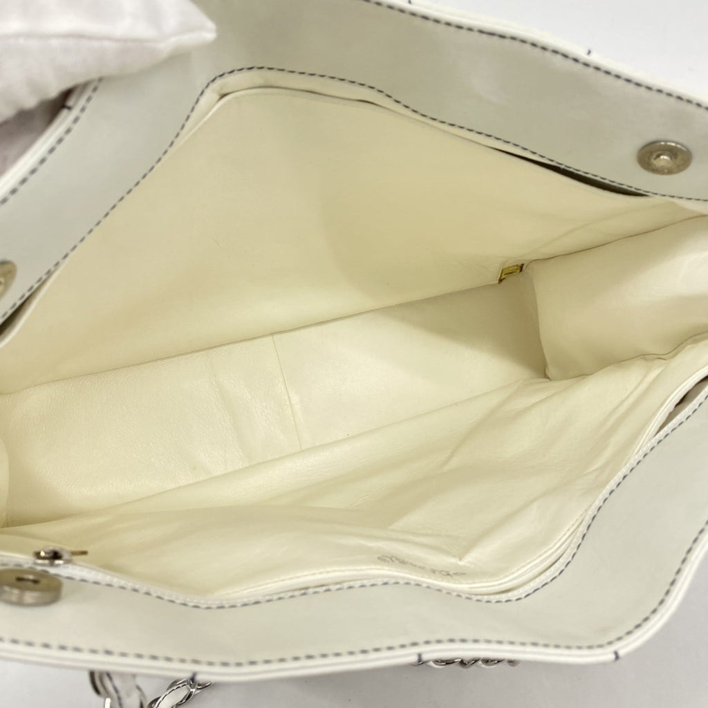Chanel Navy White Leather Tote Bag (Pre-Owned)