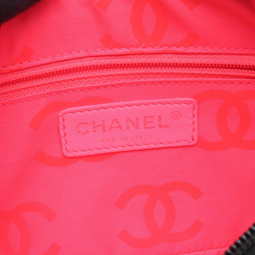 Chanel Black White Leather Handbag (Pre-Owned)