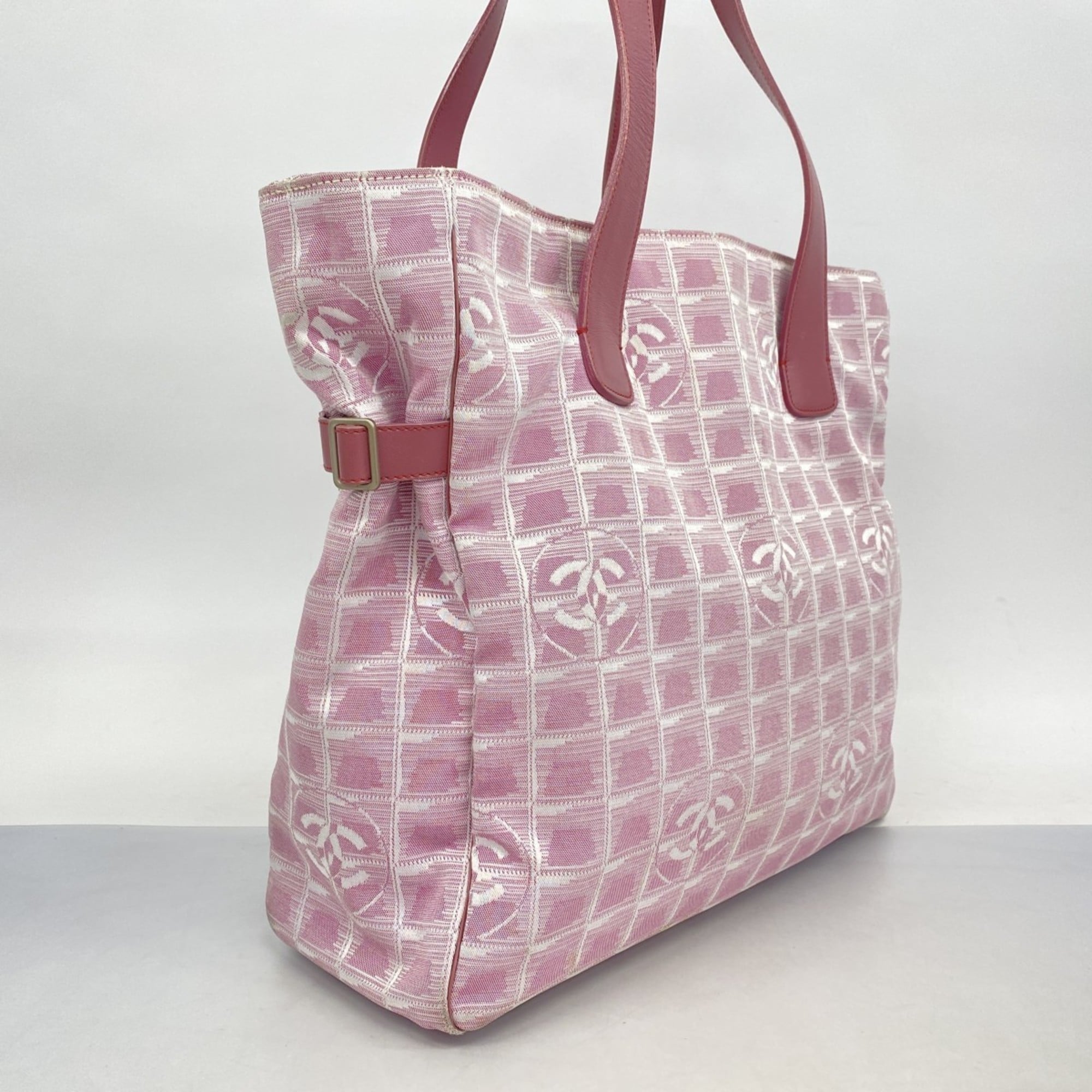 Chanel Pink Nylon Tote Bag (Pre-Owned)