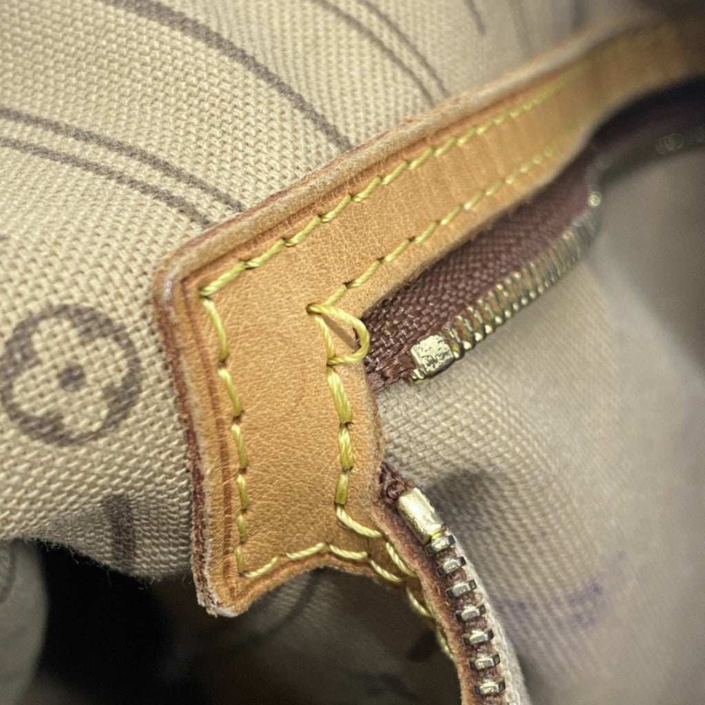 Louis Vuitton Brown Shoulder Bag (Pre-Owned)