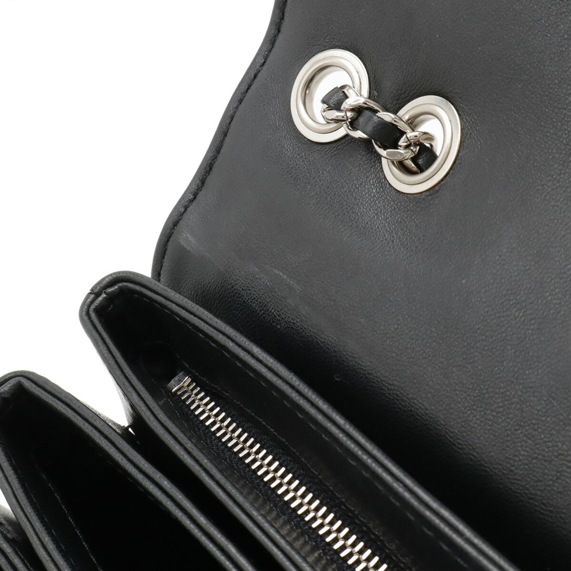 Chanel Matelasse Black Leather Shoulder Bag (Pre-Owned)